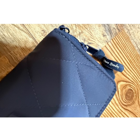 Vera Bradley Quilted Zip Around Wallet Navy Floral‎ Interior - Picture 2 of 5